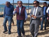 محافظ الاسكندرية: استعدادات مكثفة لأحكام الرقابة ومنع التجاوزات بالشواطىء 