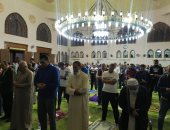 المئات يؤدون صلاة التهجد فى مسجد الشاطئ بمحافظة بورسعيد.. لايف وصور