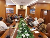 محافظ بورسعيد يتابع مستجدات سير العمل بالمنظومة التعليمية