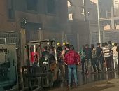 تفحم جثة شخص إثر حريق داخل مصنع أنتريهات فى التجمع الخامس.. صور