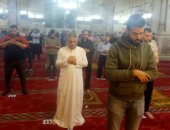 أجواء روحانية فى صلاة التراويح من أكبر مساجد الشرقية.. بث مباشر