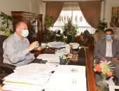 محافظ أسيوط: استمرار صرف منحة عيد العمال والفطر للعمالة غير المنتظمة