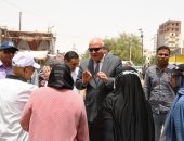 محافظ قنا يفاجئ الأسواق قبيل عيد الفطر للاطمئنان على توافر السلع.. صور