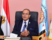 رئيس جامعة سوهاج يهنئ الرئيس السيسى بمناسبة عيد العمال