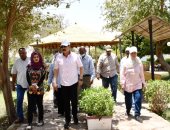 محافظ أسوان يتفقد الحدائق العامة استعدادا لعيد الفطر