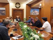 محافظ بورسعيد يوجه بمتابعة الأسواق وتوافر المواد التموينية خلال عيد الفطر