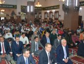 بحضور المئات.. محافظ بورسعيد يؤدي صلاة العيد بمسجد المجمع الإسلامي.. لايف وصور