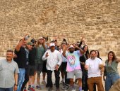 فرقة مارون فايف العالمية تزور منطقة أهرامات الجيزة