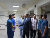 "كحك العيد" هدية رئيس جامعة سوهاج في عيد الفطر للمرضى بالمستشفى الجامعي