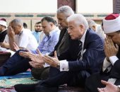 محافظ جنوب سيناء يؤدي صلاة العيد وسط جموع المواطنين بمسجد الحق المبين