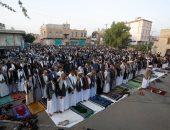 المسلمون حول العالم يؤدون صلاة عيد الفطر المبارك
