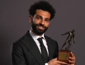 محمد صلاح بعد فوزه بجائزة لاعب العام: "شكرا لكل من صوت لى"
