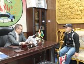 محافظ المنوفية يصرف مساعدات مالية عاجلة لعدد من الحالات الإنسانية وذوى الهمم