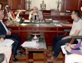 محافظ بني سويف: البدء في مشروعات المواقف والأسواق ونقاط الإطفاء بقرى حياة كريمة