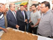 محافظ الدقهلية يتفقد توريد القمح المحلى بصوامع ميت غمر.. صور