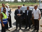 محافظ الفيوم يكلف لجنة بمراجعة عوامل الأمان بالطريق السياحي لبحيرة قارون.. صور
