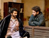 مخرج "راجعين يا هوى" يكشف عن صورة جديدة مع خالد النبوى من كواليس التصوير