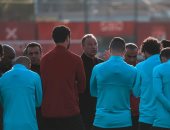 الخطيب للاعبي الأهلي: لم نتأهل بعد.. والحديث عن ملعب النهائي مرفوض