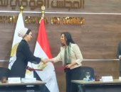 مايا مرسى توقع بروتوكول تعاون مع حياة كريمة لتنفيذ حملات توعية بالمحافظات 