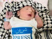 فلسطينى يسمى مولودته "شيرين أبو عاقلة" تخليدا لذكرى شهيدة الصحافة.. صورة