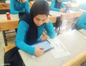 طلاب أولى ثانوى يبدأون امتحان اللغة العربية فى الفترة المسائية