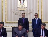 رئيس الوزراء يشهد توقيع بروتوكول لإتاحة تسجيل بيانات عملاء التأمين بمكاتب البريد
