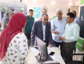 رئيس شركة مياه البحر الأحمر يتفقد مركز خدمة العملاء الرئيسى ومقر الخط الساخن