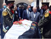 القدس تودع الشهيدة شيرين أبو عاقلة فى موكب مهيب.. الرئيس الفلسطينى أبو مازن يتقدم مراسم تشييع الجثمان ويمنح الشهيدة وسام نجمة القدس في حضور رسمى وشعبى كبير.. واستمرار الإدانات وسط غضب عربى ودولى