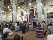 المئات يتوافدون على مسجد البدوى بطنطا فى أول جمعة بعد فتح الأضرحة.. فيديو