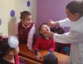الانتهاء من تطعيم 583 ألف طفل ضد مرض شلل الأطفال فى قنا.. صور