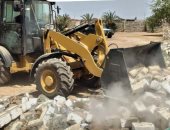 إزالة 7 حالات تعد على مساحة 3470 مترا بمركز إدفو فى أسوان.. صور