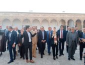 جولة تفقدية لرئيس الوزراء ونظيرته التونسية وزيارة لجامع الزيتونة.. فيديو وصور