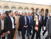 رئيسة وزراء تونس تصطحب نظيرها المصرى فى جولة مترجلين بأنحاء المناطق التاريخية