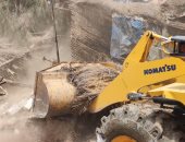 إزالة فورية لـ7 حالات بناء مخالف علي أرض زراعية وفك شدة خشبية في بيلا