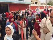 طلاب الشهادة الإعدادية بالبحيرة يشكون من صعوبة امتحان اللغة العربية.. صور 