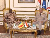 وزير الدفاع يلتقى نظيره بدولة تشاد لبحث سبل التعاون المشترك .. فيديو