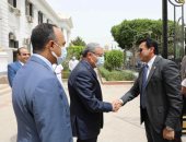 محافظ المنيا يستقبل وزير الشباب فى مستهل زيارته للمحافظة.. صور