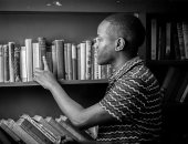 الشاعر الزيمبابوى "زيبوسيسو مبوفو" يفوز بجائزة برونيل الدولية للشعر الأفريقي