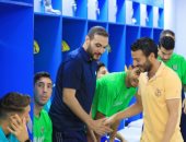 عمر جمال يدعم لاعبى الإسماعيلى فى غرفة الملابس قبل مواجهة سيراميكا