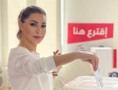 نوال الزغبى تشارك بصورتها أثناء الإدلاء بصوتها فى الانتخابات اللبنانية