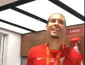 فان دايك قائد الاحتفال بكأس الاتحاد فى غرفة ملابس ليفربول.. فيديو