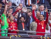 محمد صلاح يحتفل بكأس الاتحاد الإنجليزى: "الثانى فى الموسم"