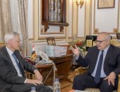 رئيس جامعة القاهرة يبحث مع سفير فرنسا تعزيز سبل التعاون مع الجامعات الفرنسية