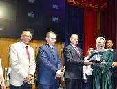 تكريم وتوزيع جوائز مهرجان الكورال والغناء لطلاب جامعة الإسكندرية