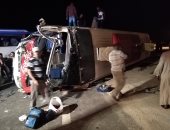 إصابة 3 من بينهم طفلان بحادث تصادم بين سيارتين على الصحراوى الشرقى بسوهاج