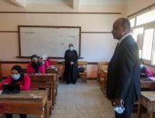 طلاب الصف الثانى الثانوى العام ببورسعيد يؤدون امتحان اللغة الأجنبية بنسبة حضور 99.8%