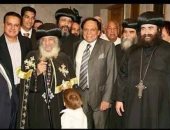 فى عيد ميلاده الـ82.. موقف طريف جمع عادل إمام مع البابا شنودة فى جنازة ياسر عرفات