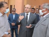 محافظ بنى سويف يطمئن على انتظام سير امتحانات الفصل الدراسى الثانى للإعدادية