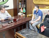 محافظ المنوفية يفحص شكاوى المواطنين ويكلف المسئولين بحل مشاكلهم