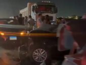 صور جديدة لحادث تصادم تريلا وأتوبيس و7 سيارات بطريق المحور